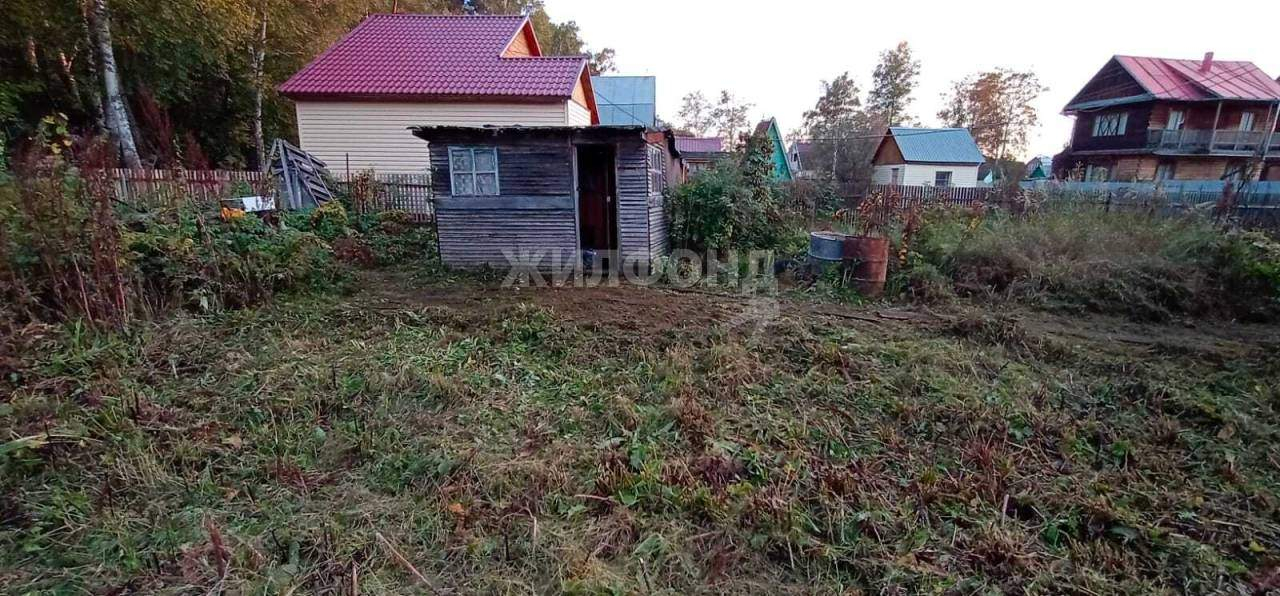 Продам земельный участок 587 м.кв.
