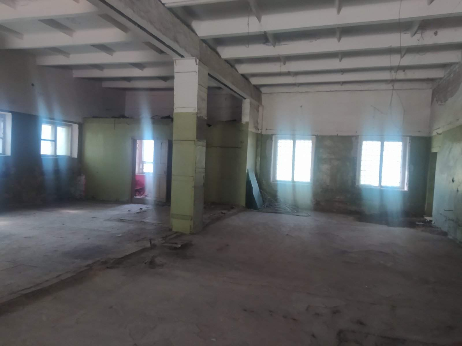 Продам торговое помещение 903.7 м.кв.