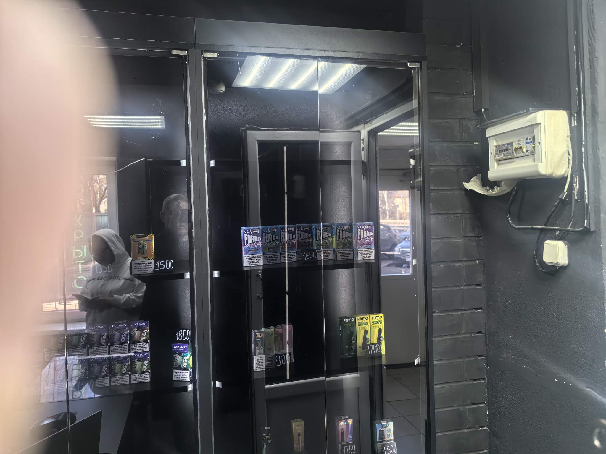 Сдам в аренду магазин 8.9 м.кв.