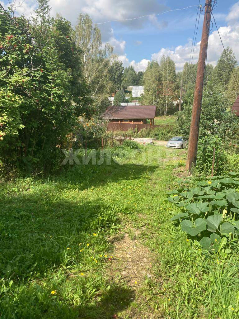 Продам земельный участок 600 м.кв.