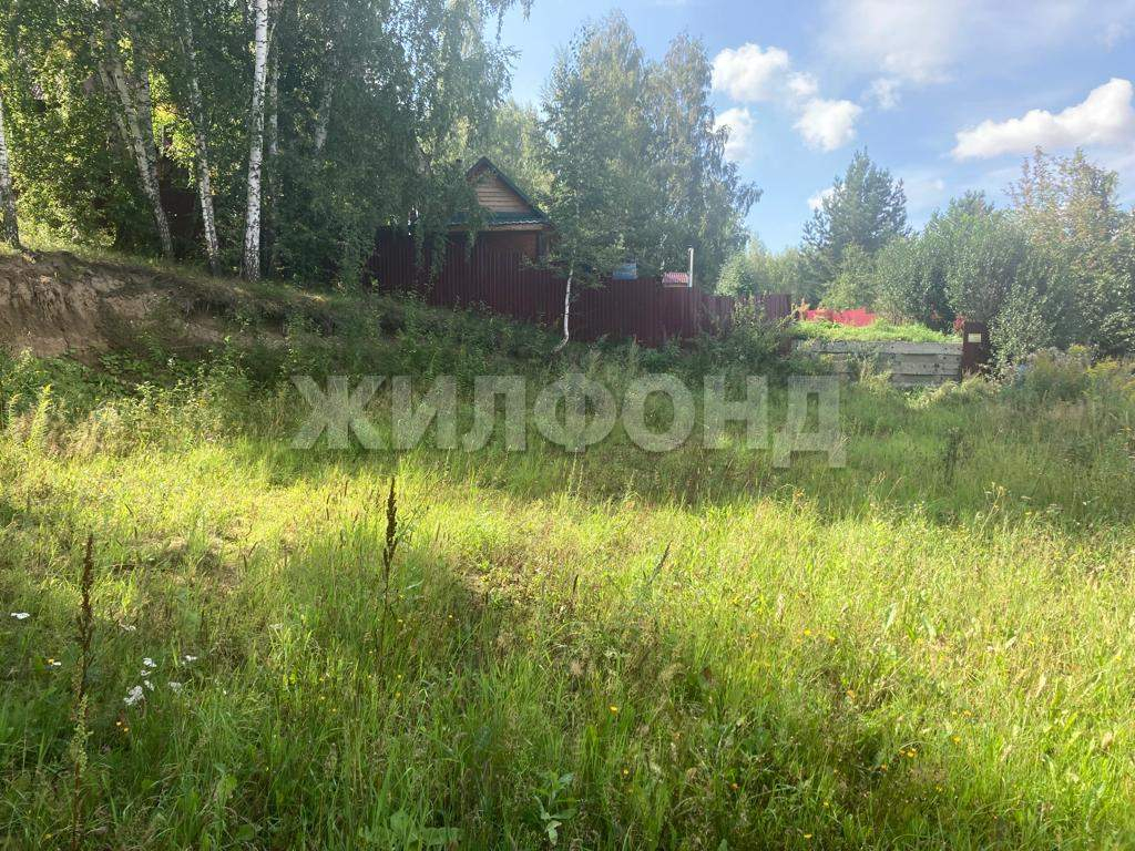 Продам земельный участок 600 м.кв.
