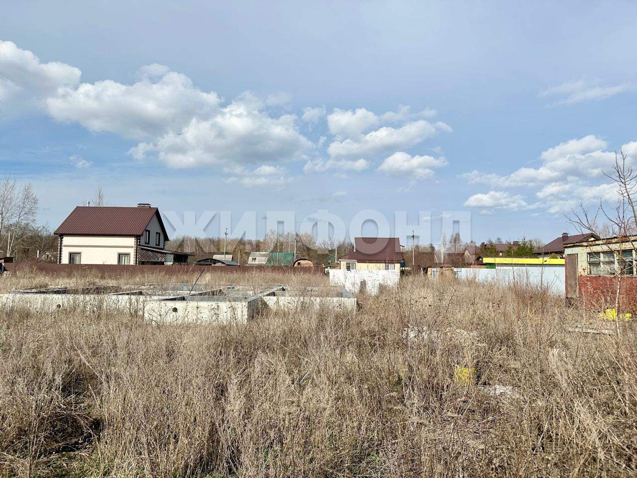 Продам земельный участок 600 м.кв.