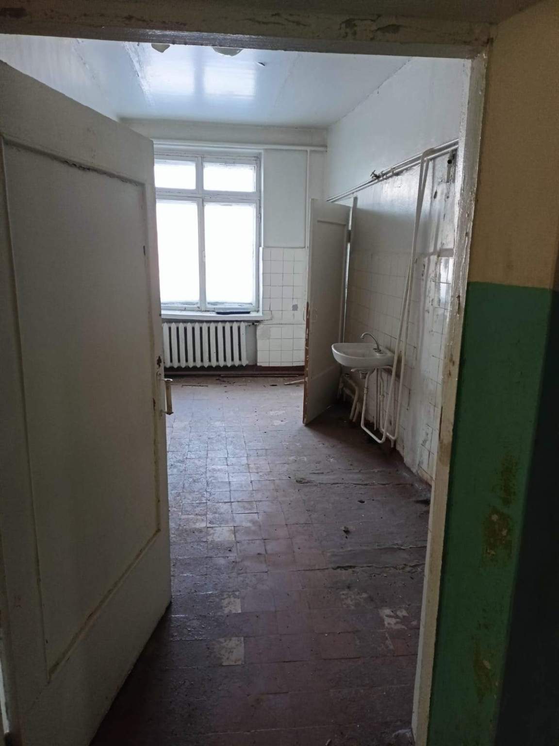 Продам торговое помещение 678.3 м.кв.