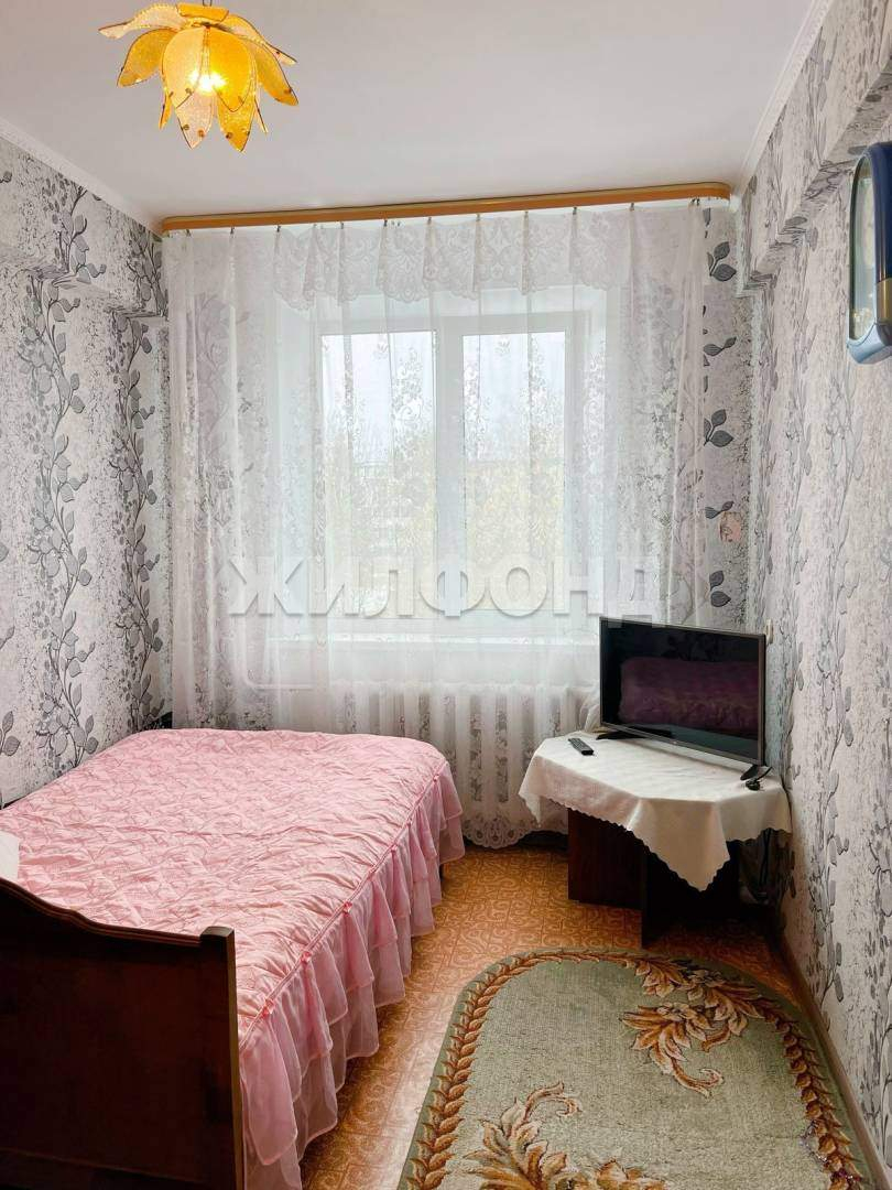 Квартира на продажу в Дятьково, 13-й микрорайон, 20 фото №1