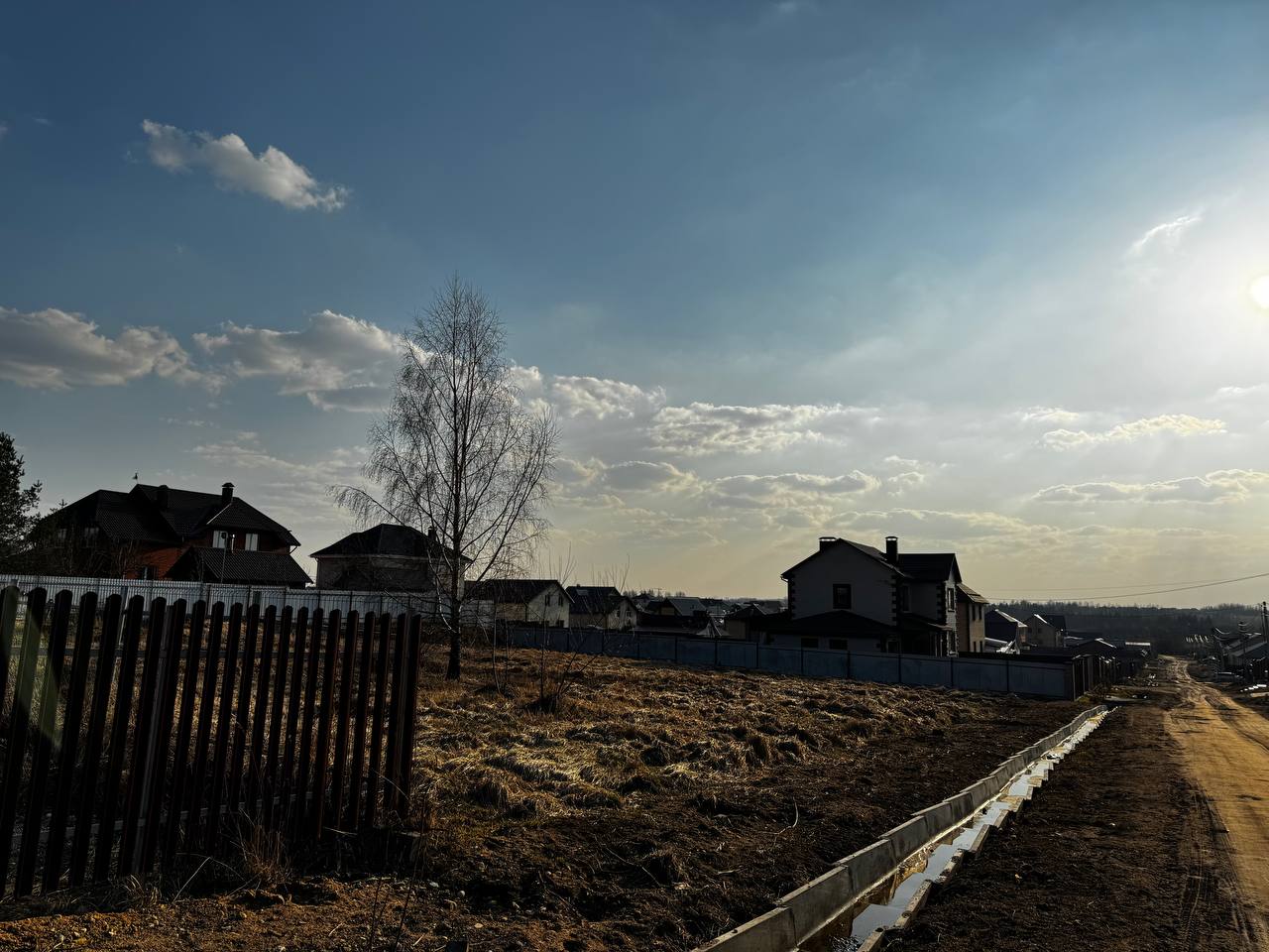 Продам земельный участок 1000 м.кв.