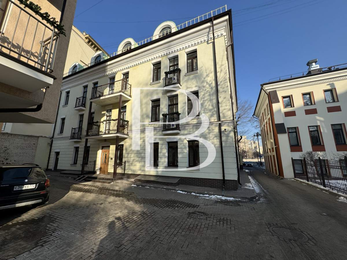 Продам торговое помещение 1800 м.кв.