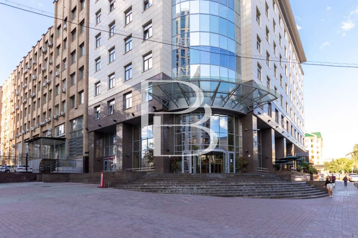 Продам торговое помещение 7781 м.кв.