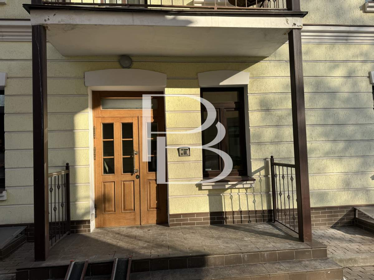 Продам торговое помещение 1800 м.кв.