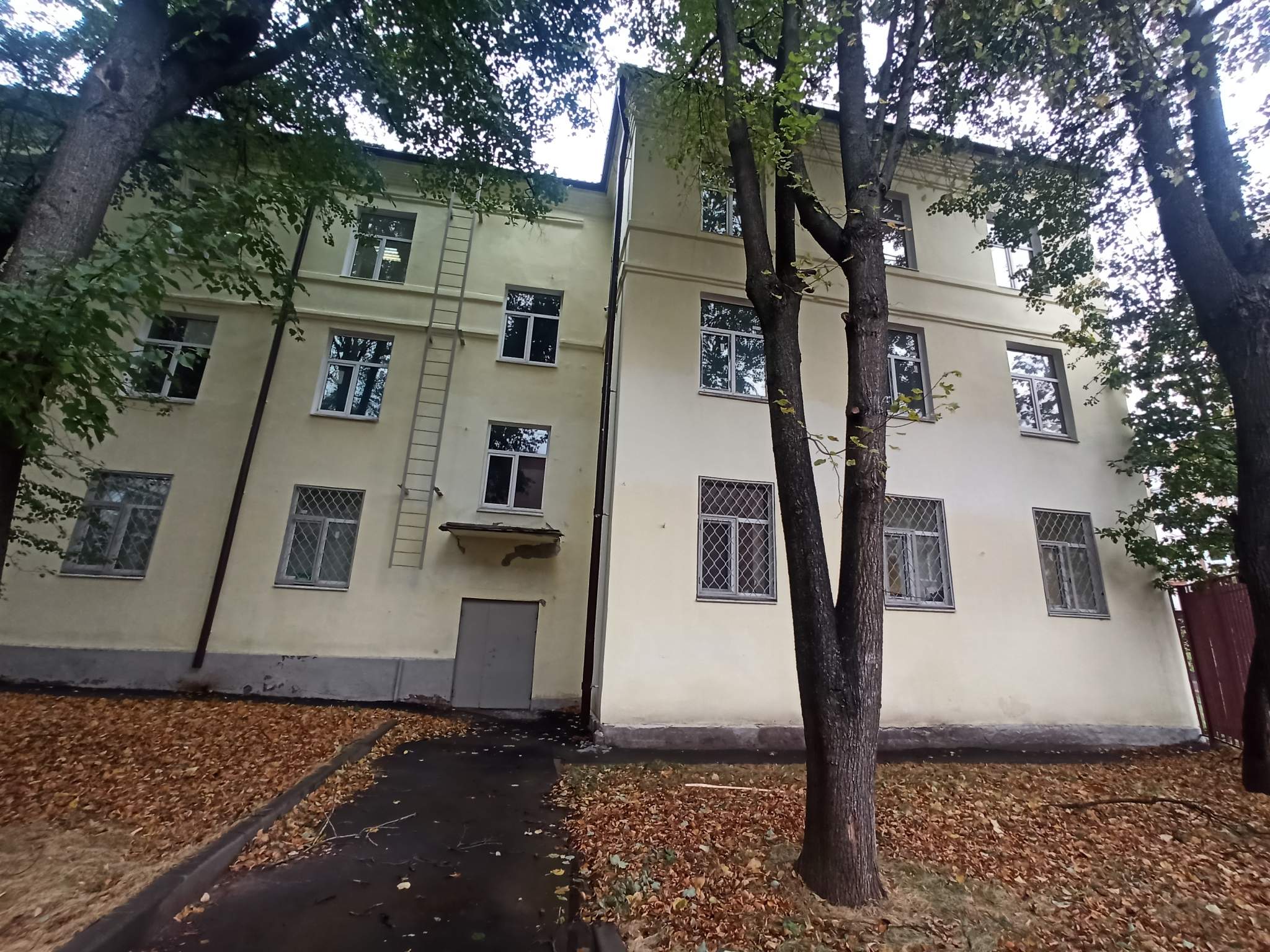Продам торговое помещение 1795 м.кв.