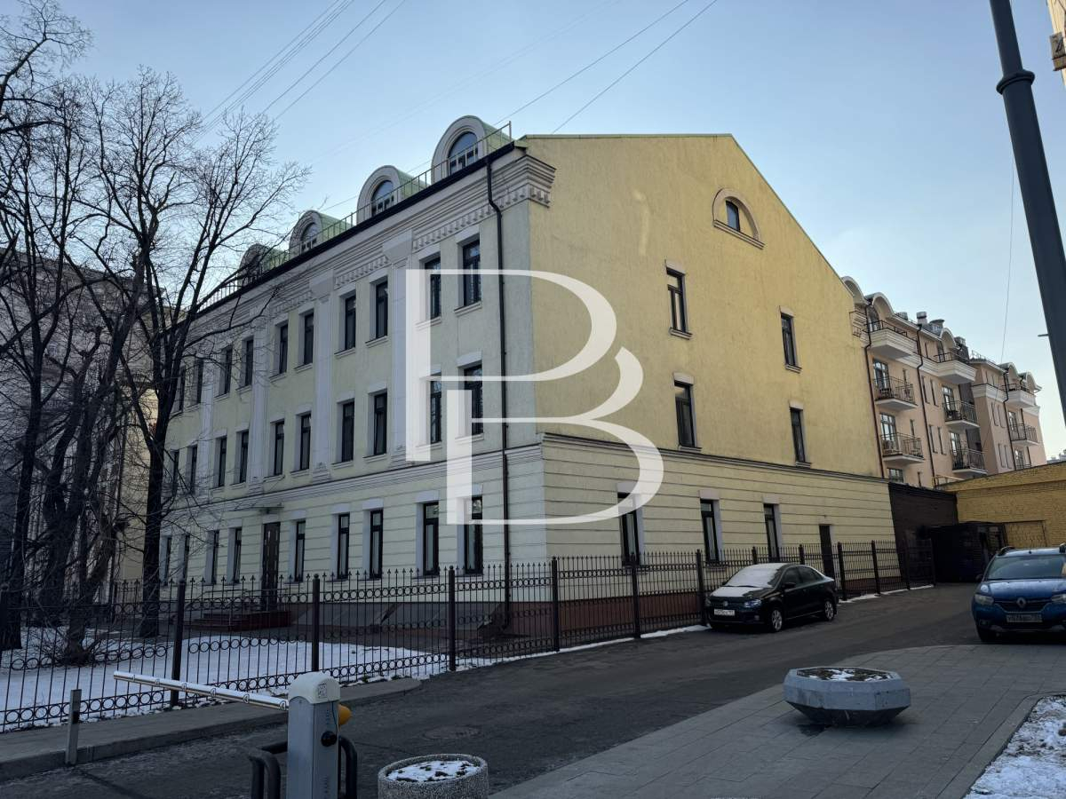 Продам торговое помещение 1800 м.кв.