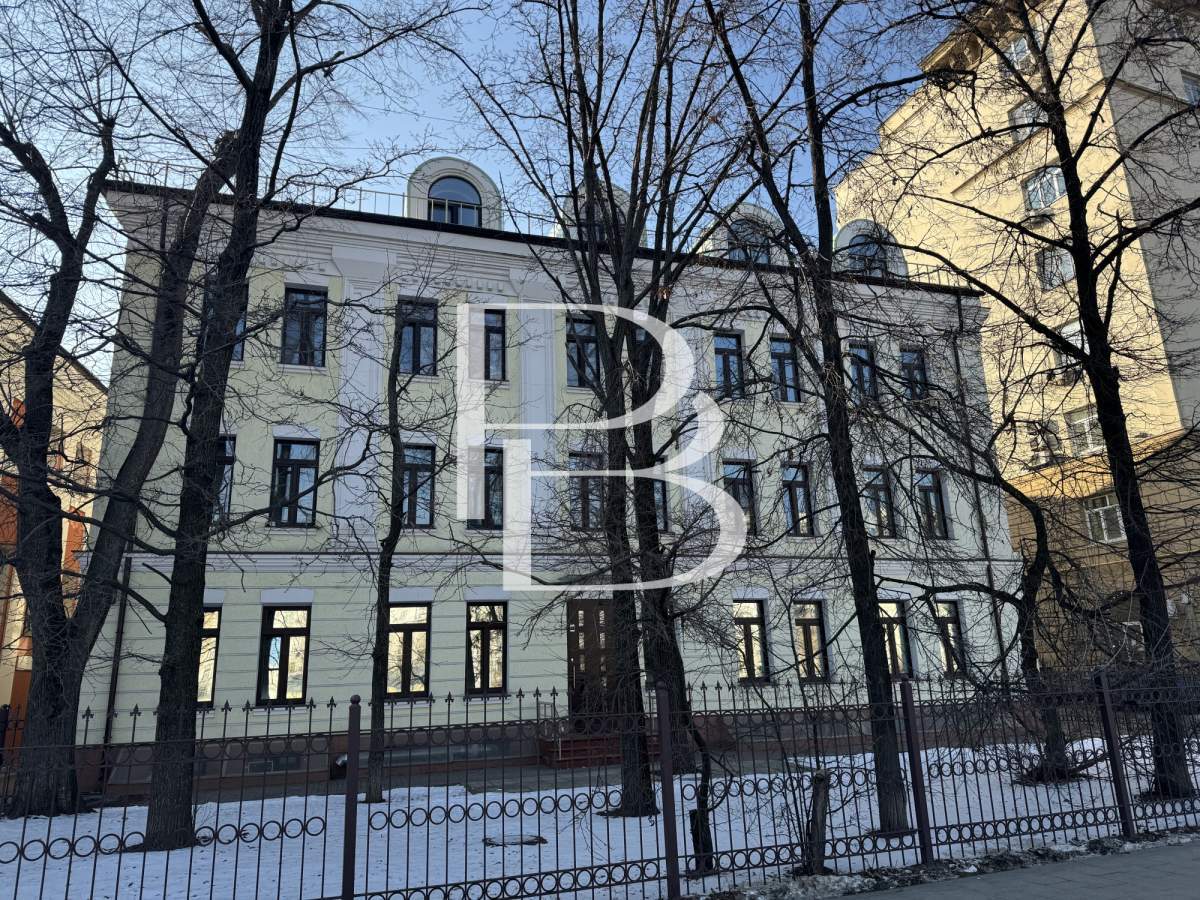 Продам торговое помещение 1800 м.кв.