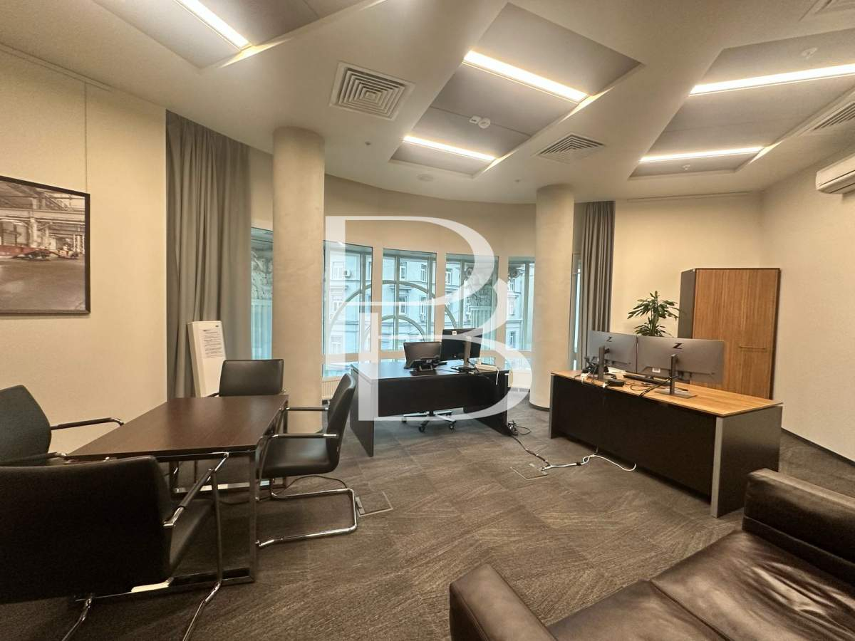 Сдам в аренду офис 1190 м.кв.