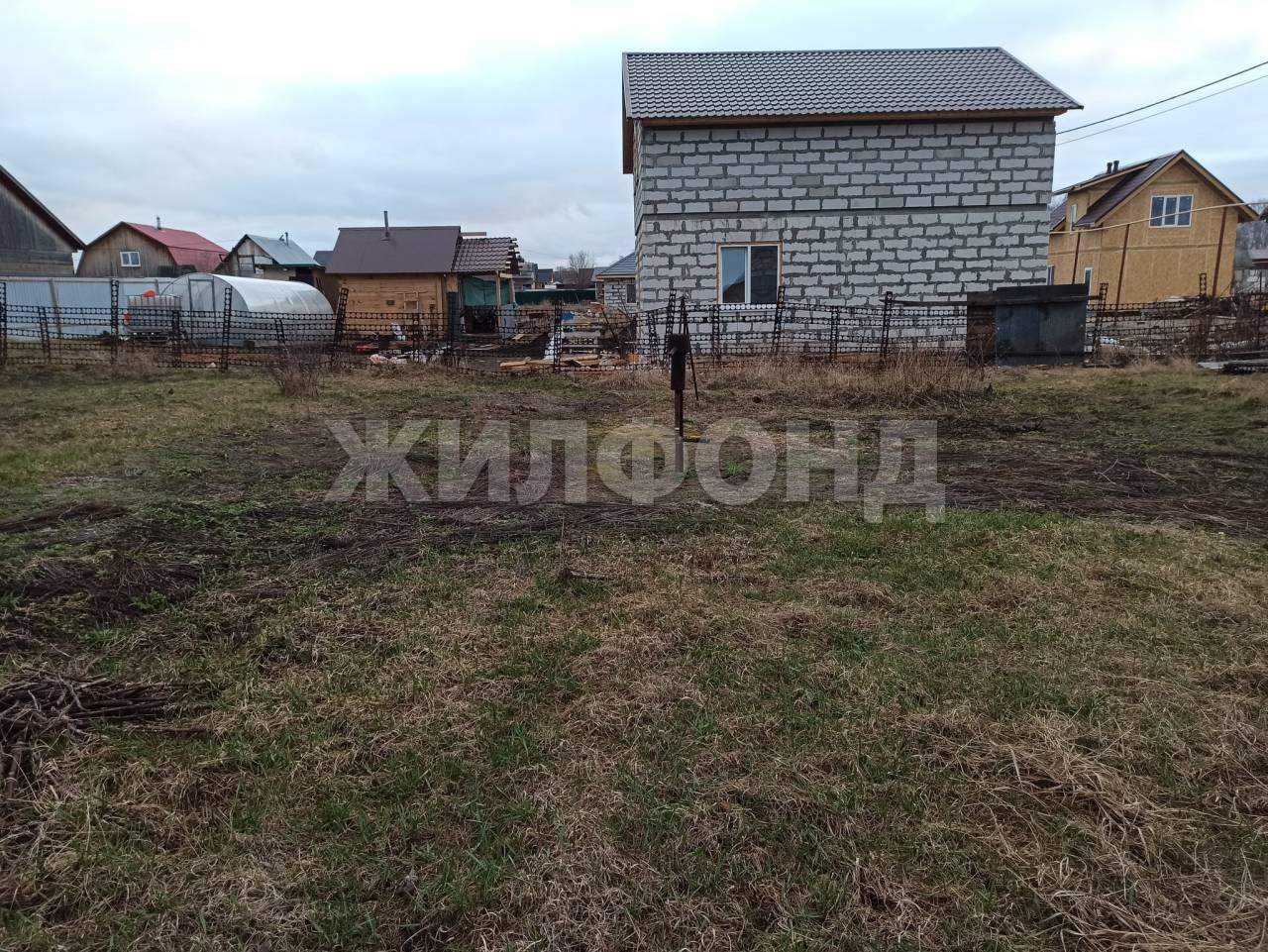 Продам земельный участок 600 м.кв.