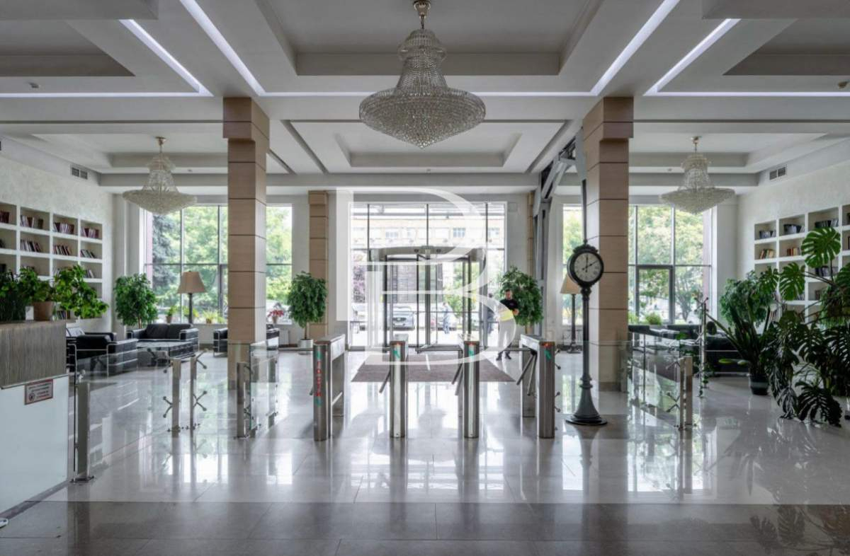 Сдам в аренду офис 1500 м.кв.