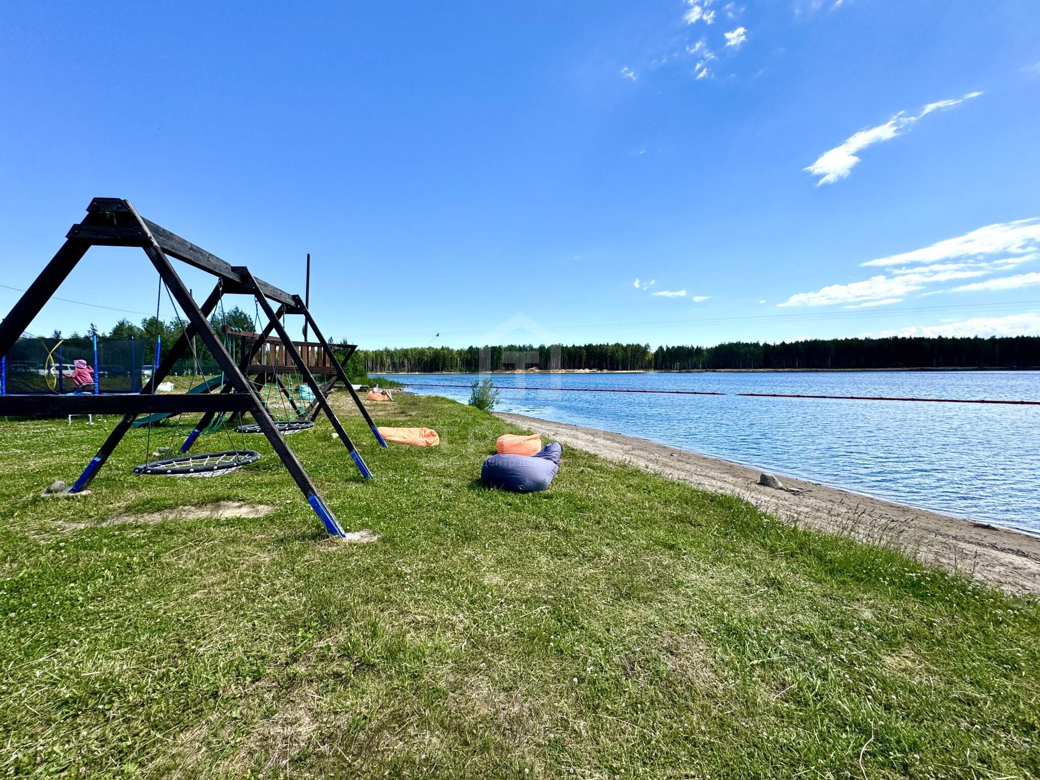 Продам земельный участок 1352 м.кв.