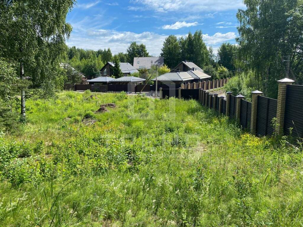 Продам земельный участок 1200 м.кв.