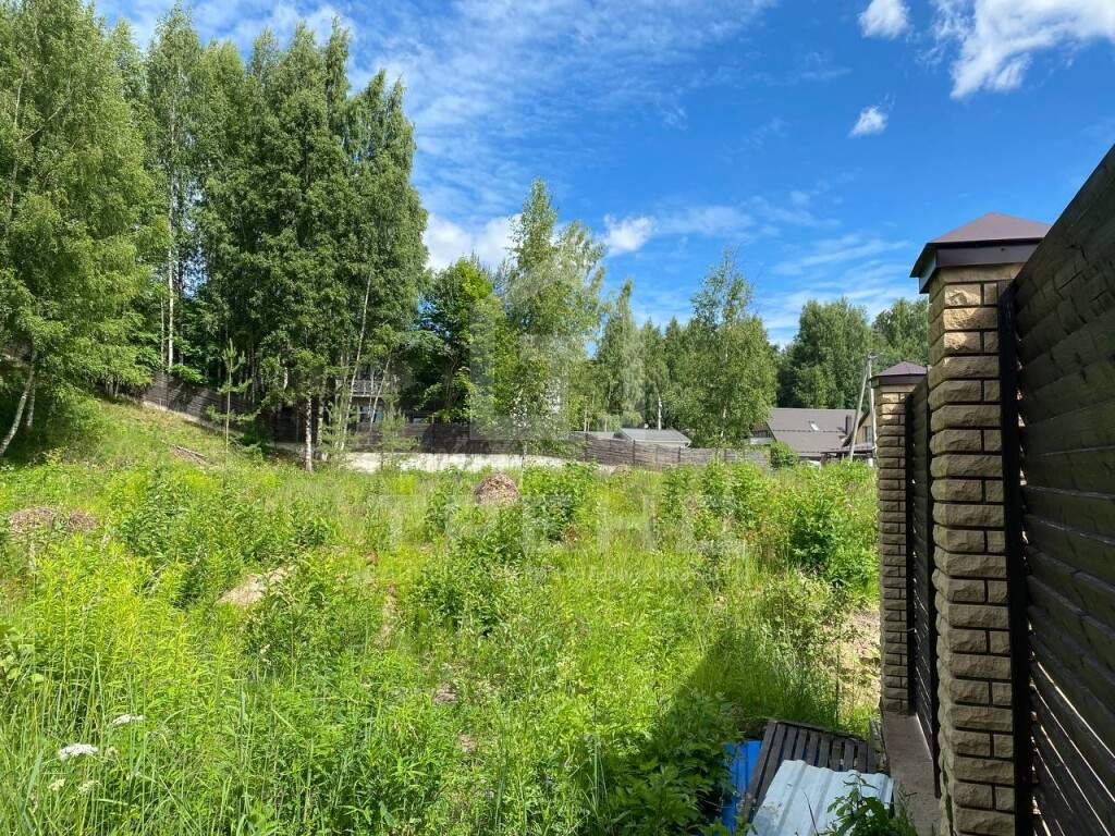 Продам земельный участок 1200 м.кв.