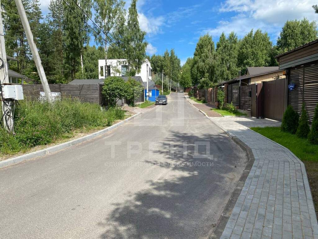 Продам земельный участок 1200 м.кв.