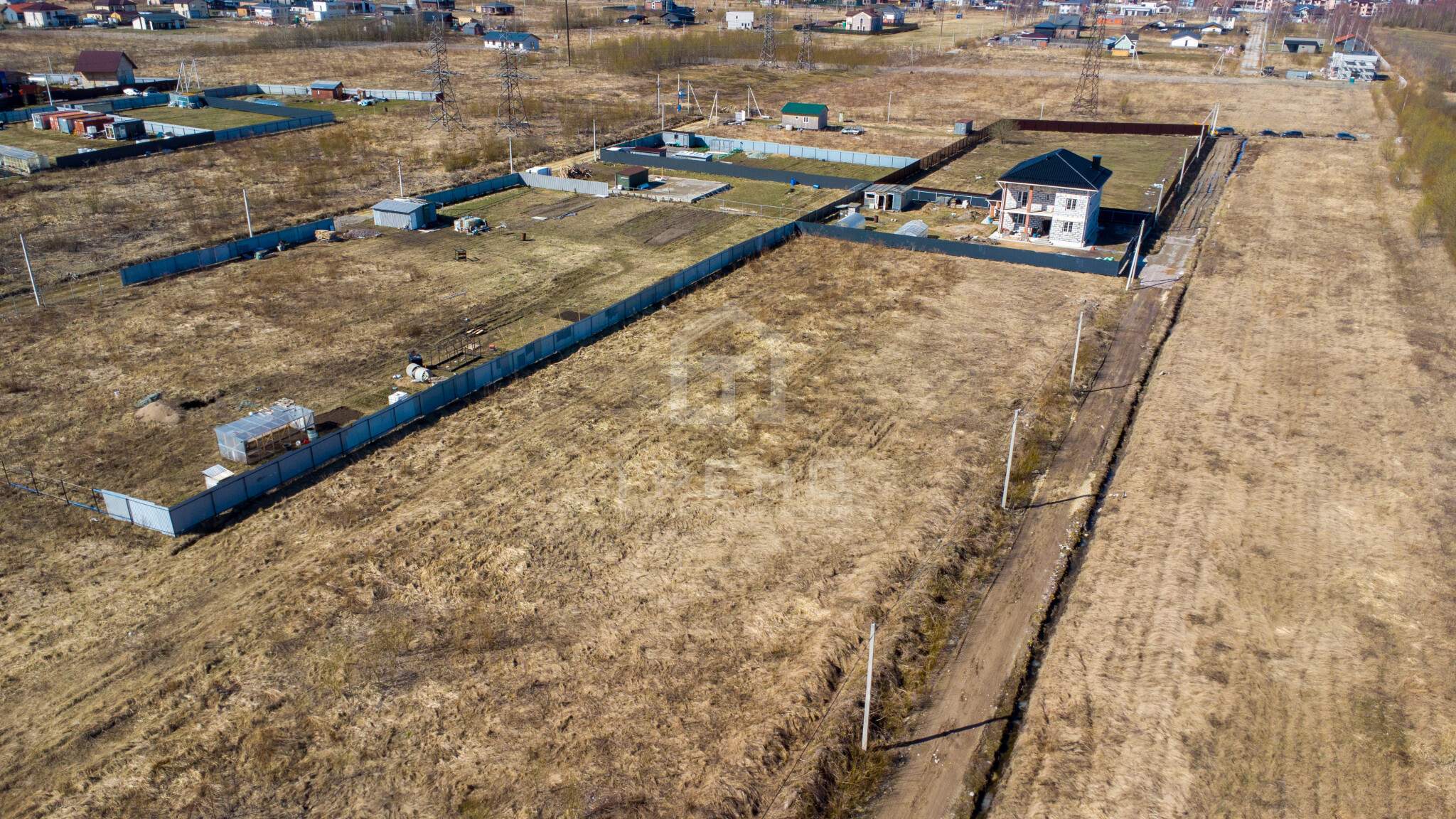 Продам земельный участок 1200 м.кв.
