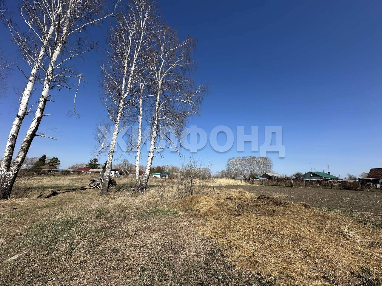 Продам земельный участок 1585 м.кв.