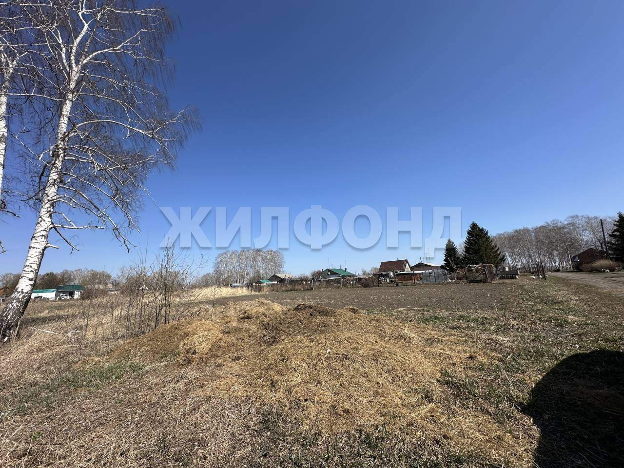 Продам земельный участок 1585 м.кв.