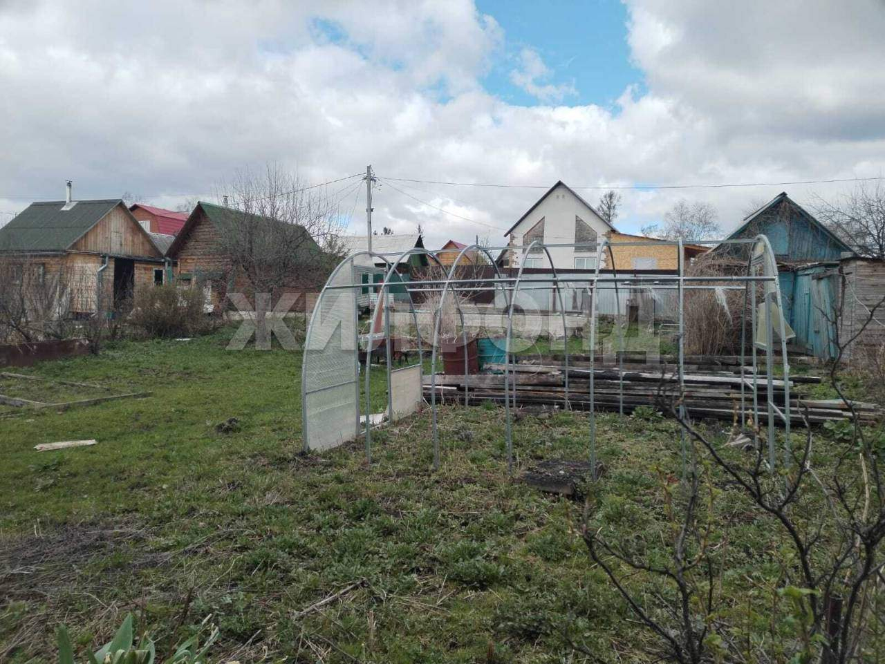 Продам земельный участок 700 м.кв.