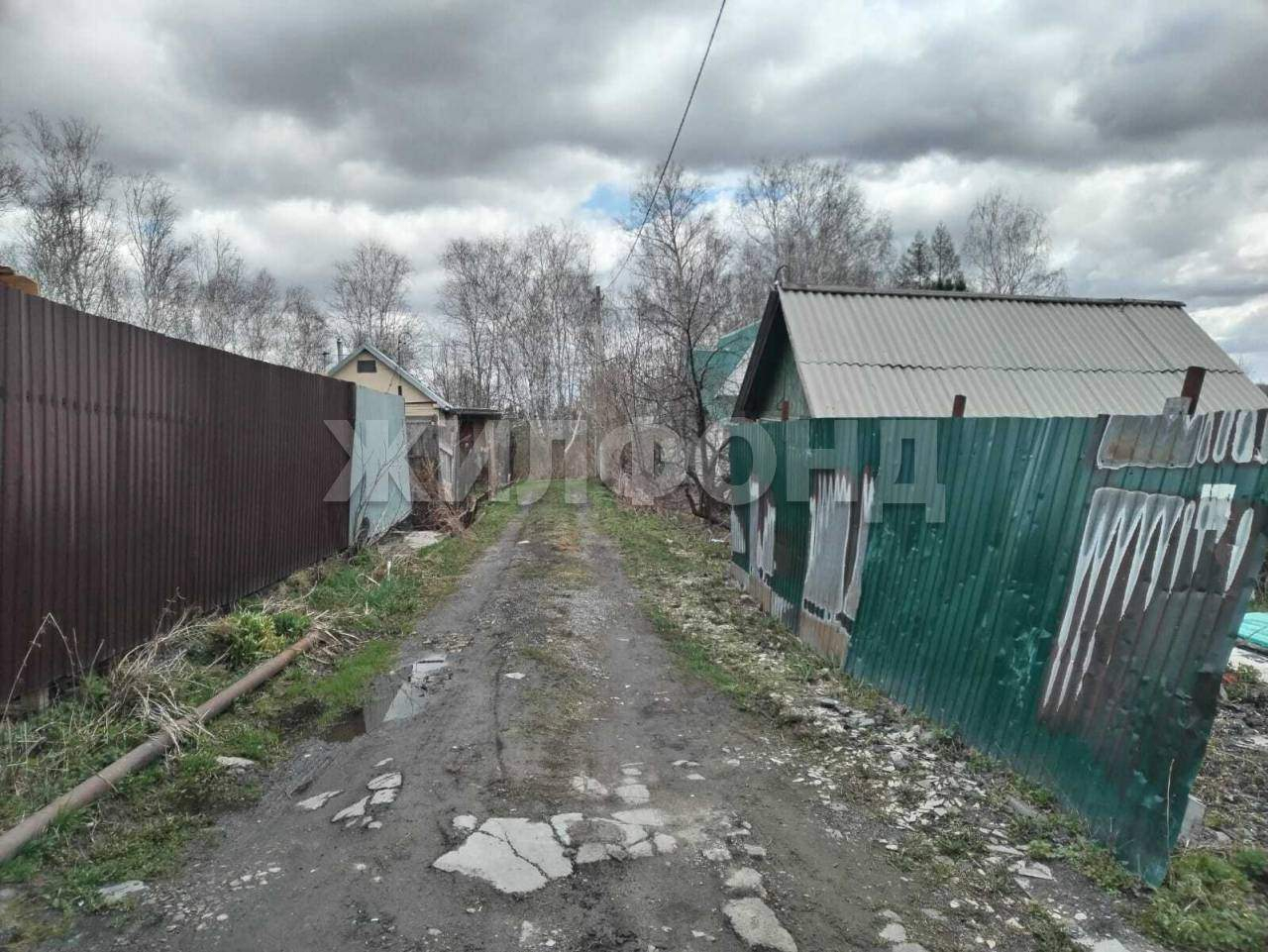 Продам земельный участок 700 м.кв.