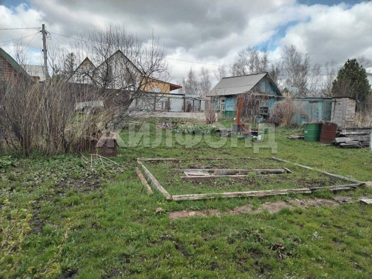 Продам земельный участок 700 м.кв.