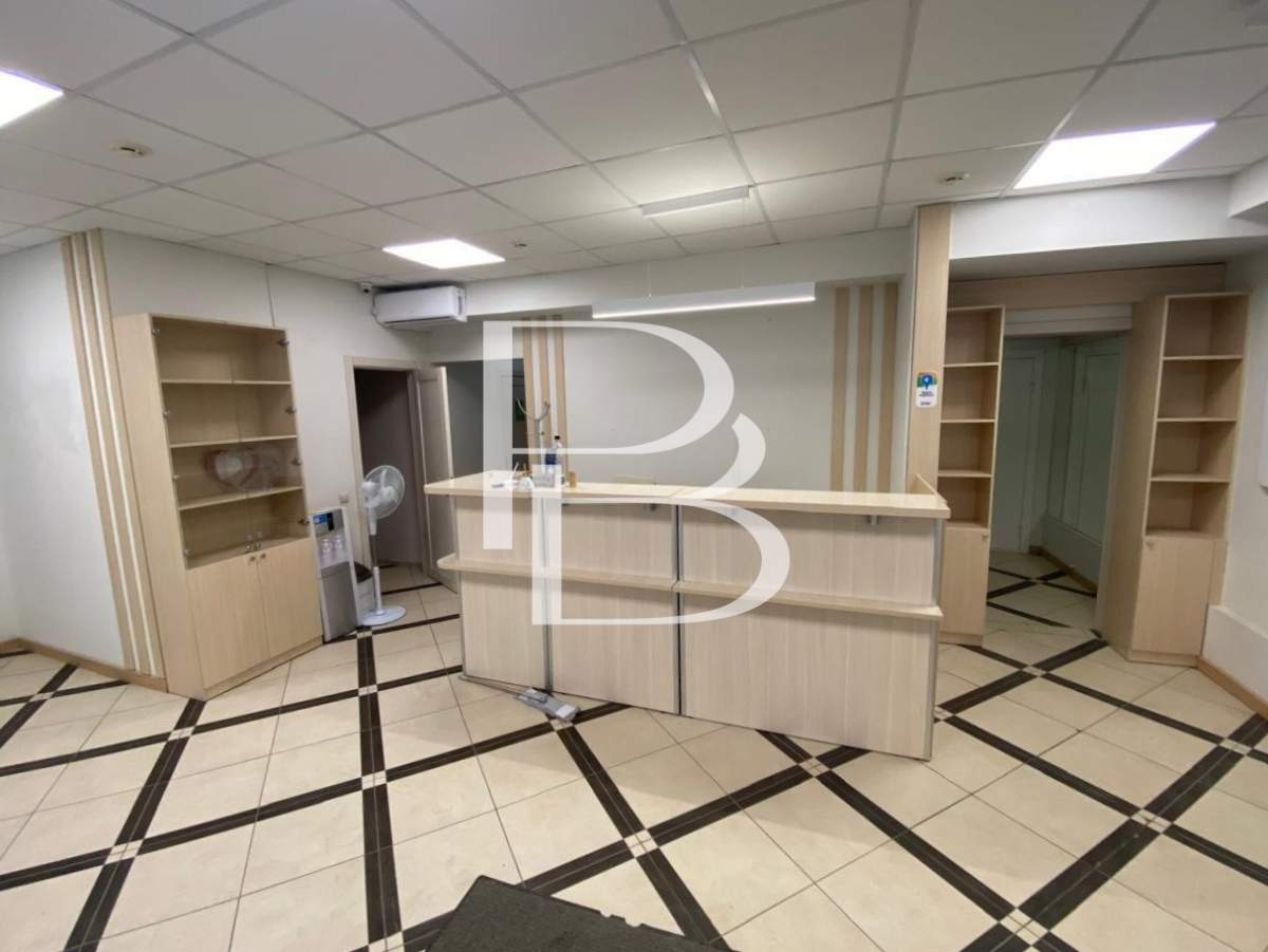 Сдам в аренду торговое помещение 710 м.кв.