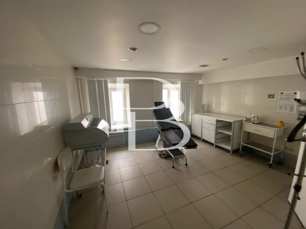 Сдам в аренду торговое помещение 710 м.кв.