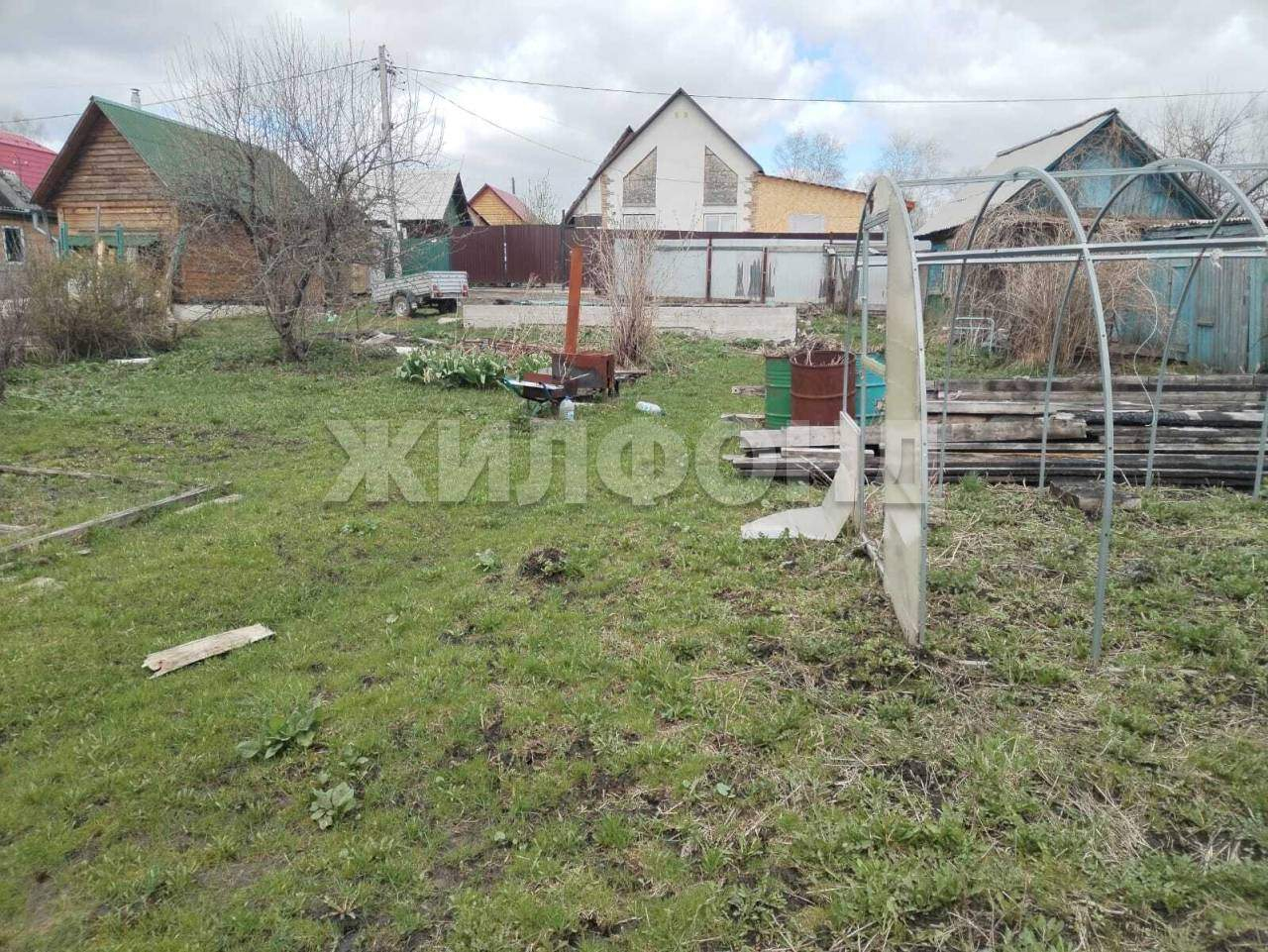 Продам земельный участок 700 м.кв.