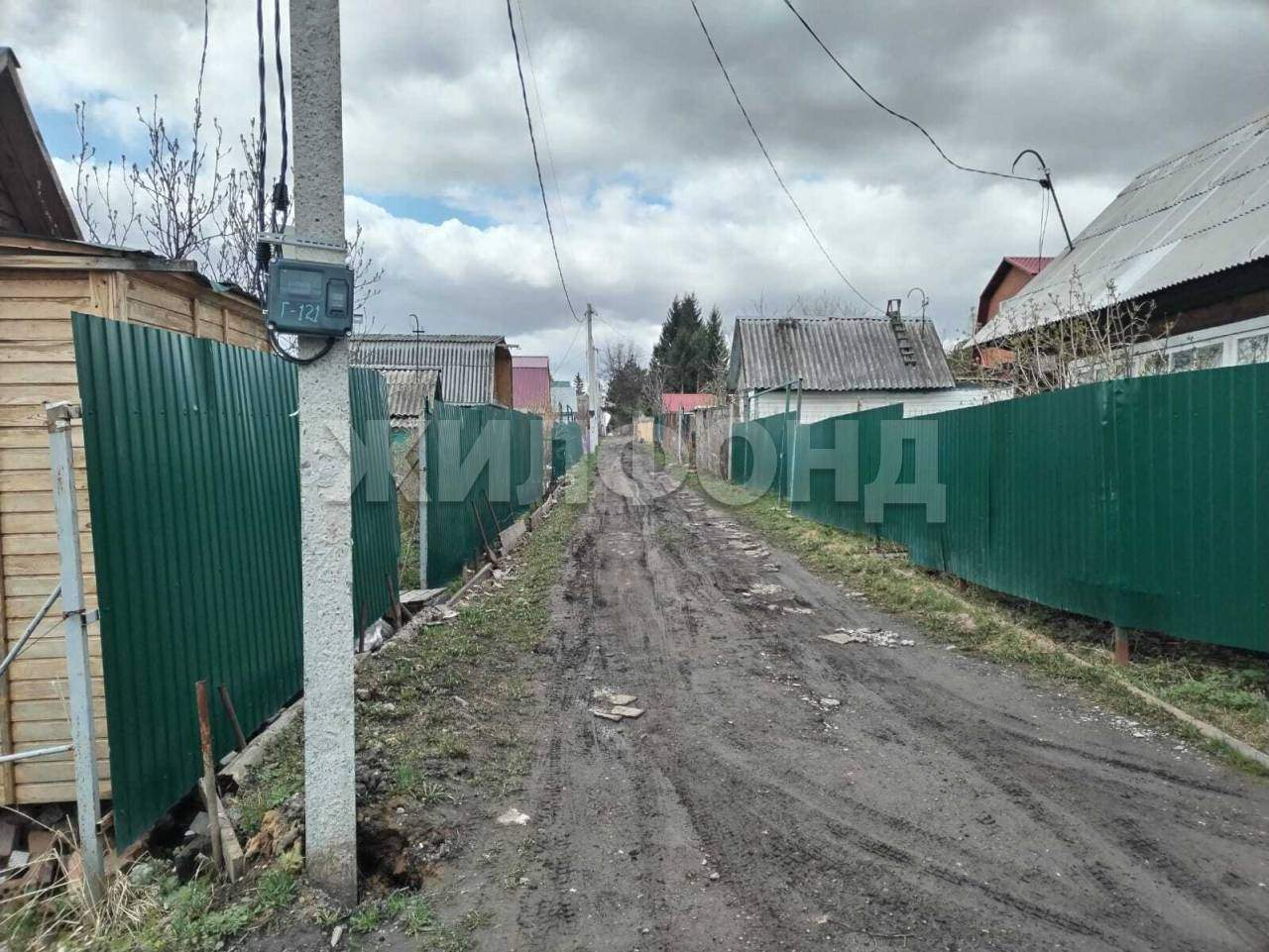 Продам земельный участок 700 м.кв.