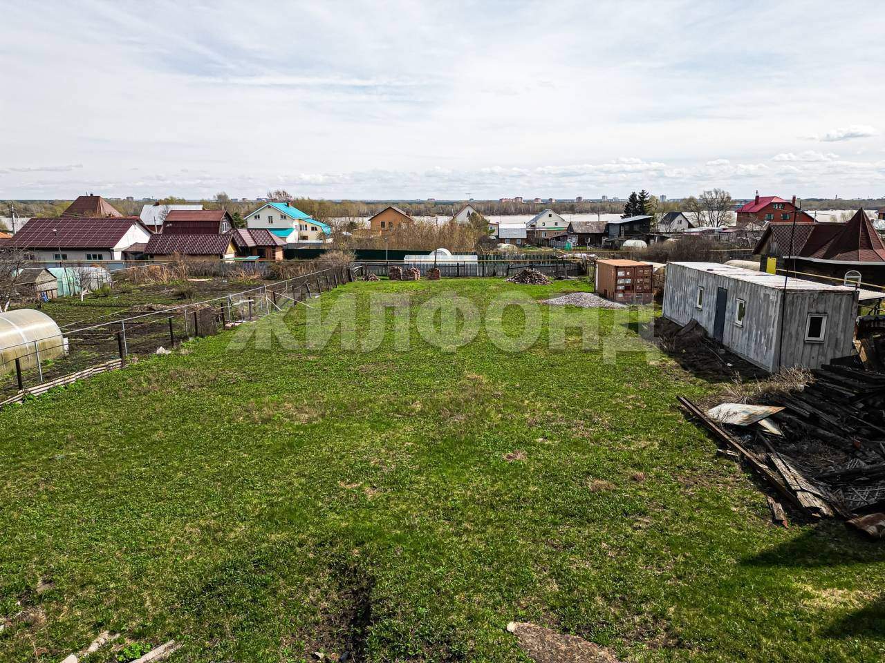 Продам земельный участок 1900 м.кв.
