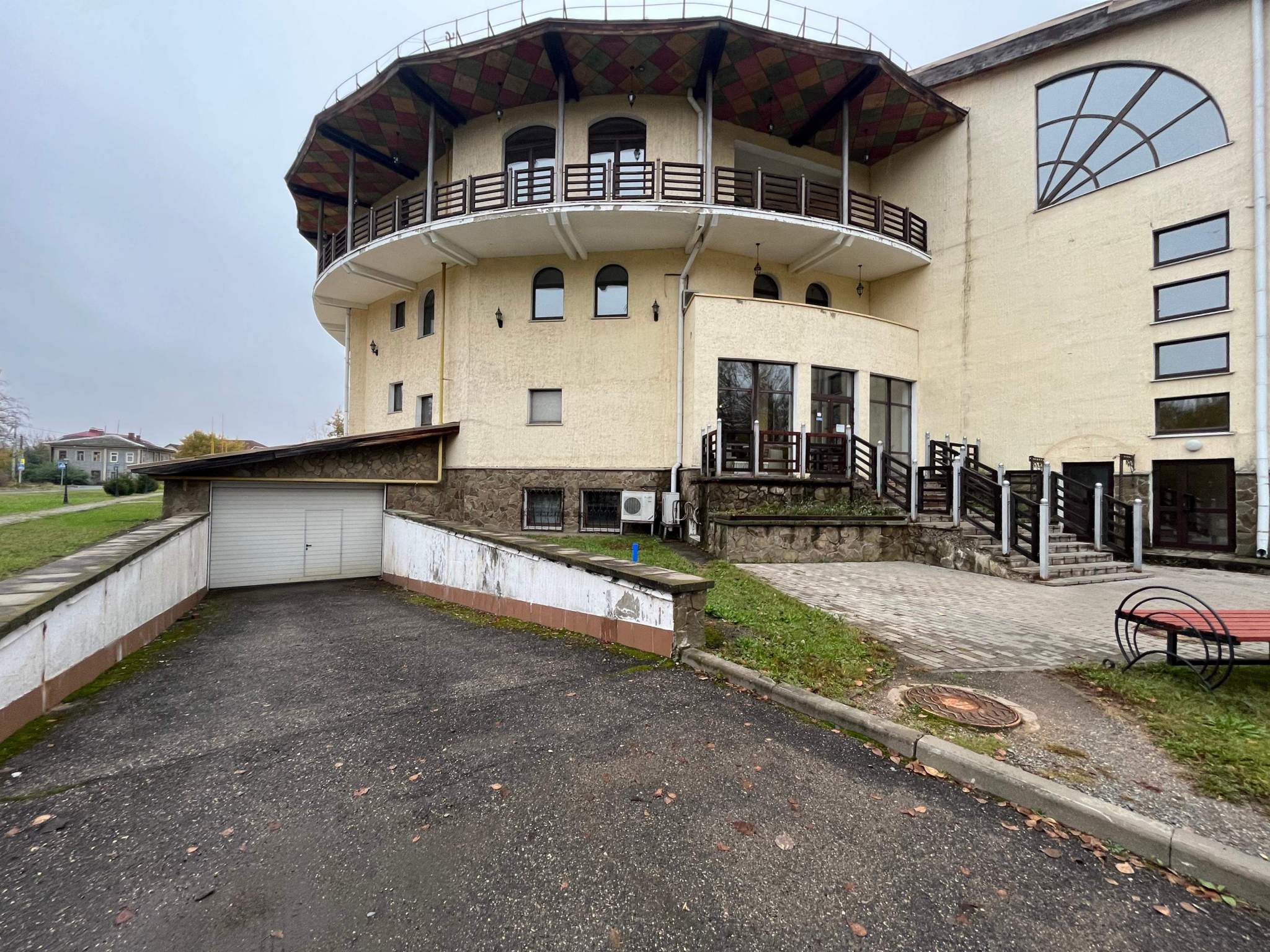 Продам торговое помещение 6238.7 м.кв.
