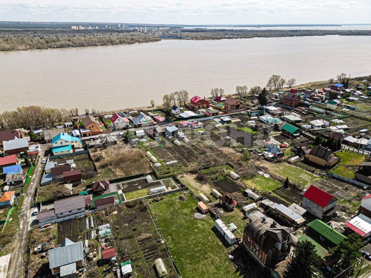 Продам земельный участок 1000 м.кв.