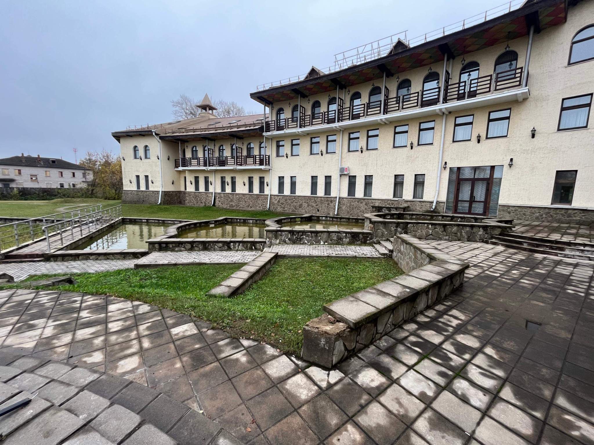 Продам торговое помещение 6238.7 м.кв.