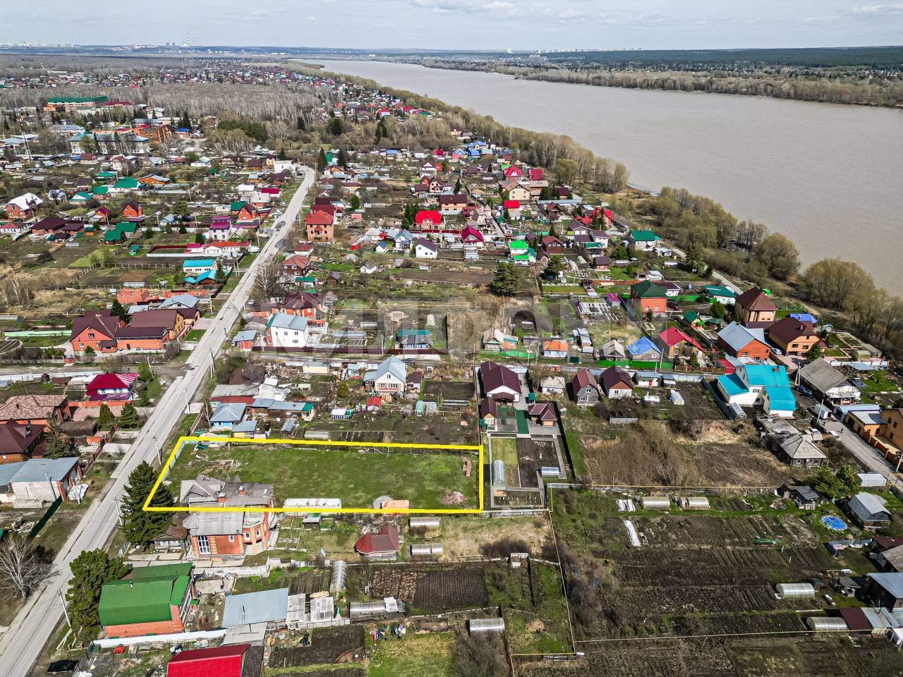 Продам земельный участок 1900 м.кв.