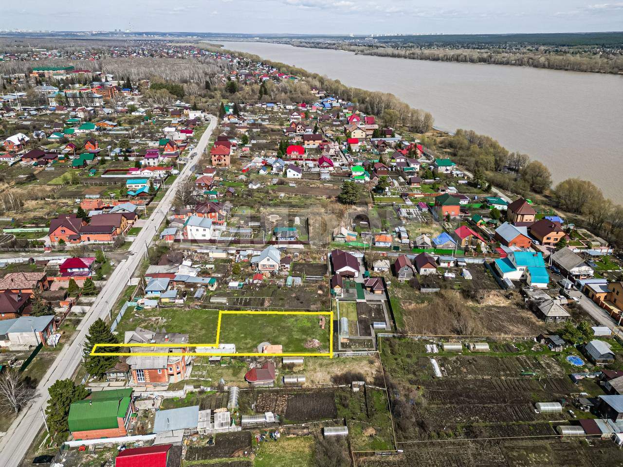 Продам земельный участок 1000 м.кв.