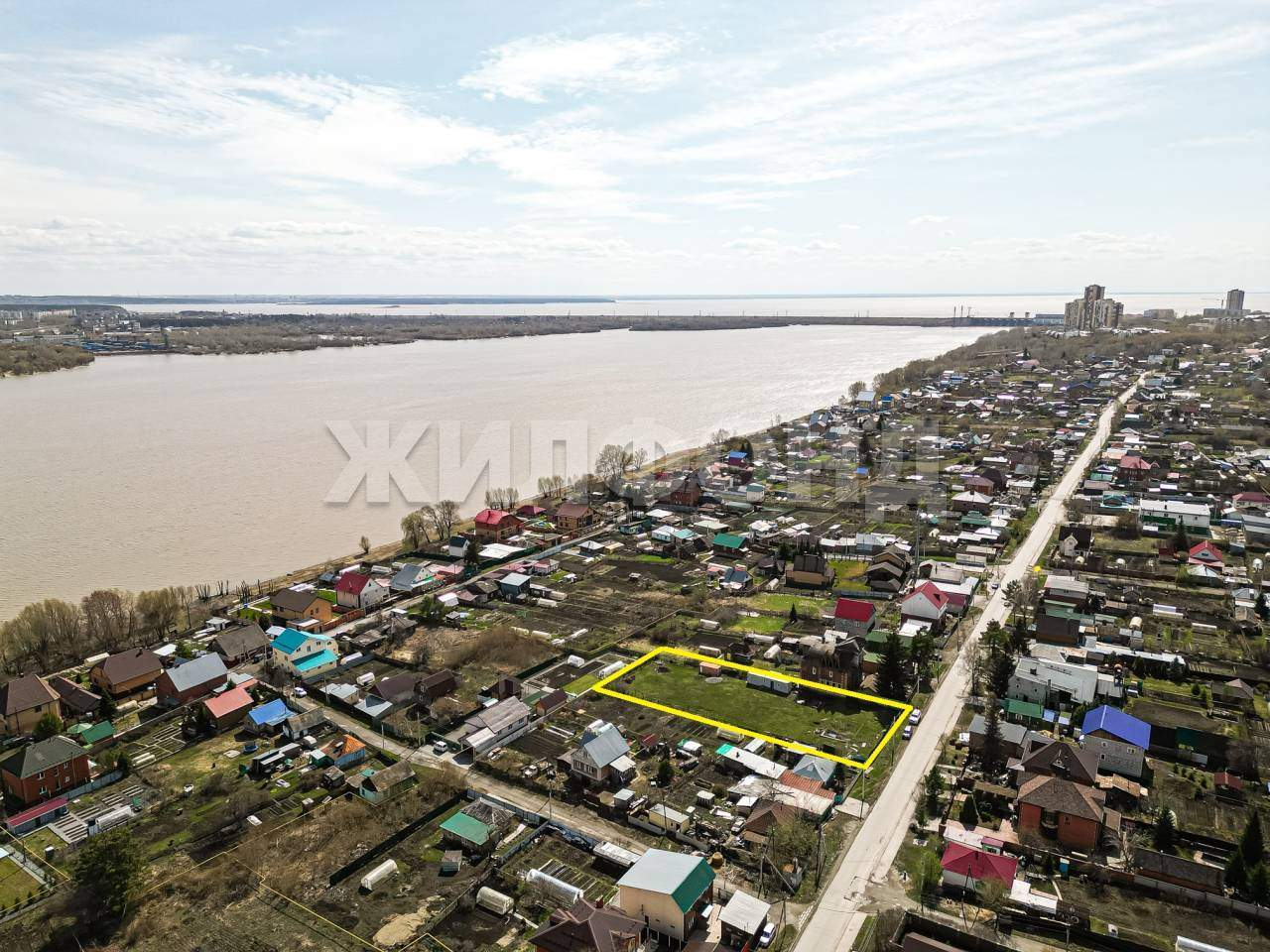 Продам земельный участок 1900 м.кв.