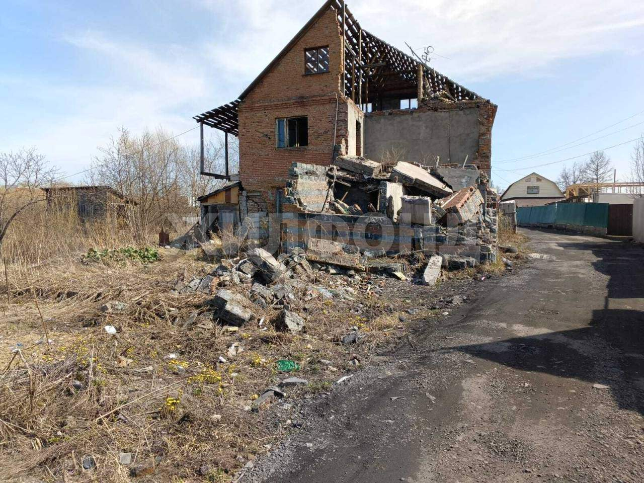 Продам земельный участок 1200 м.кв.