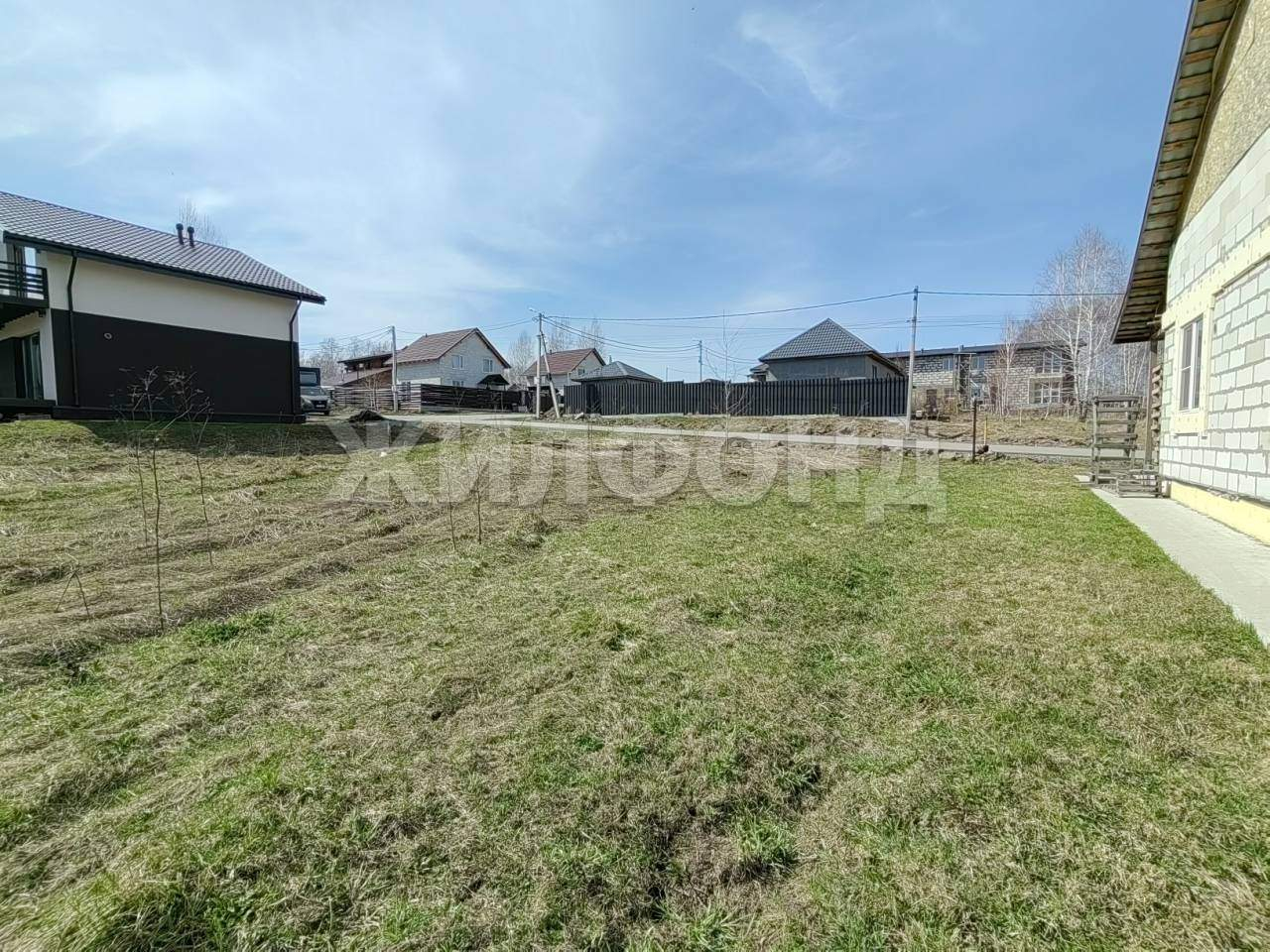 Продам земельный участок 800 м.кв.