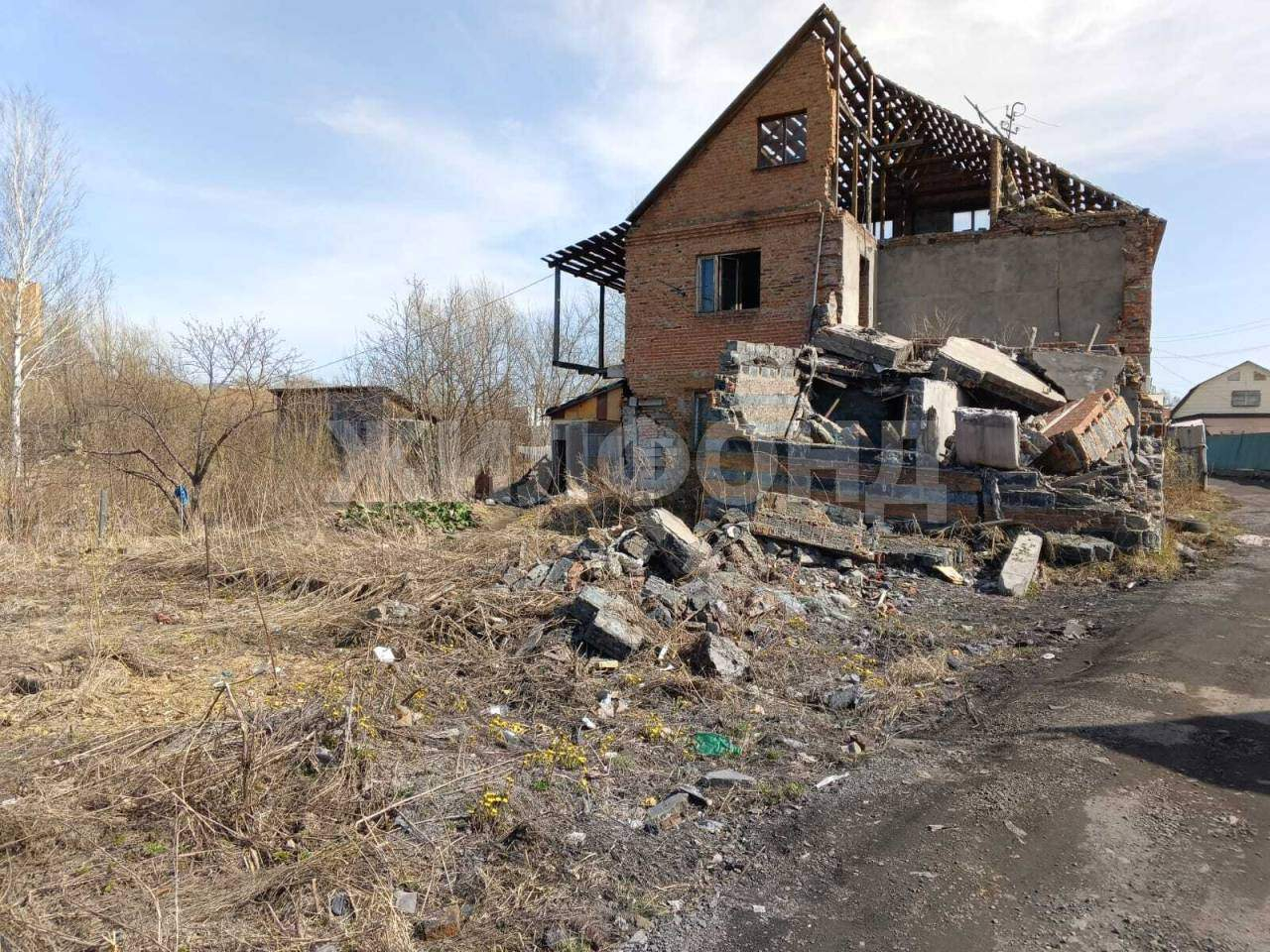 Продам земельный участок 1200 м.кв.