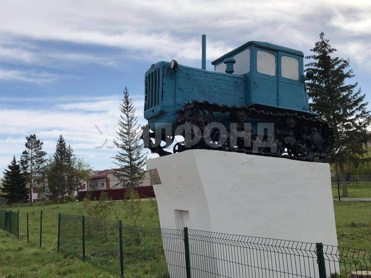 Продам земельный участок 1000 м.кв.