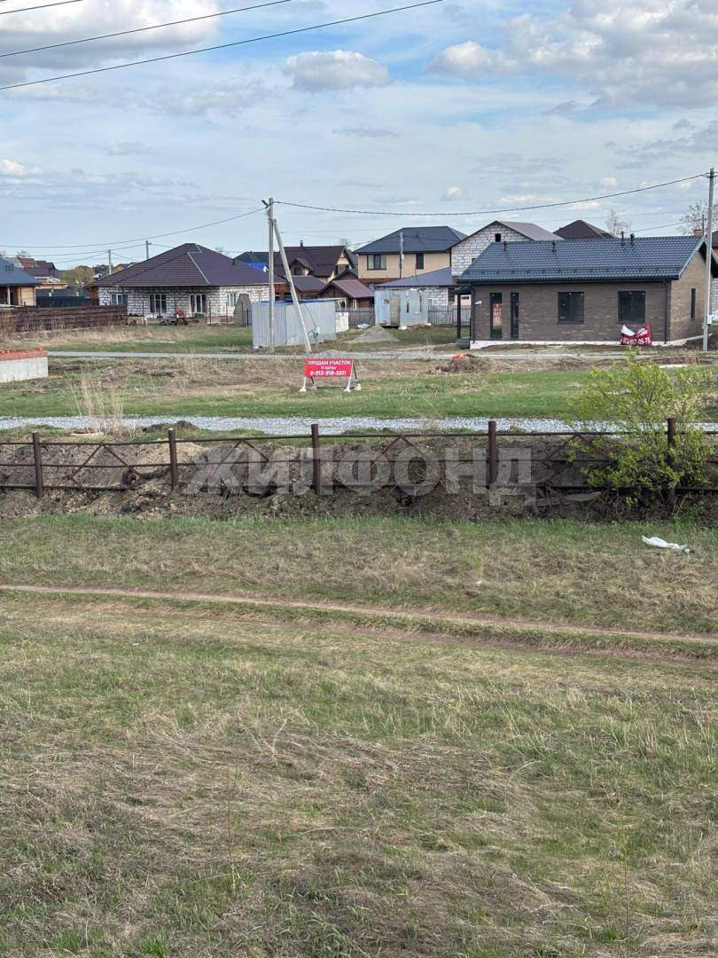 Продам земельный участок 1086 м.кв.