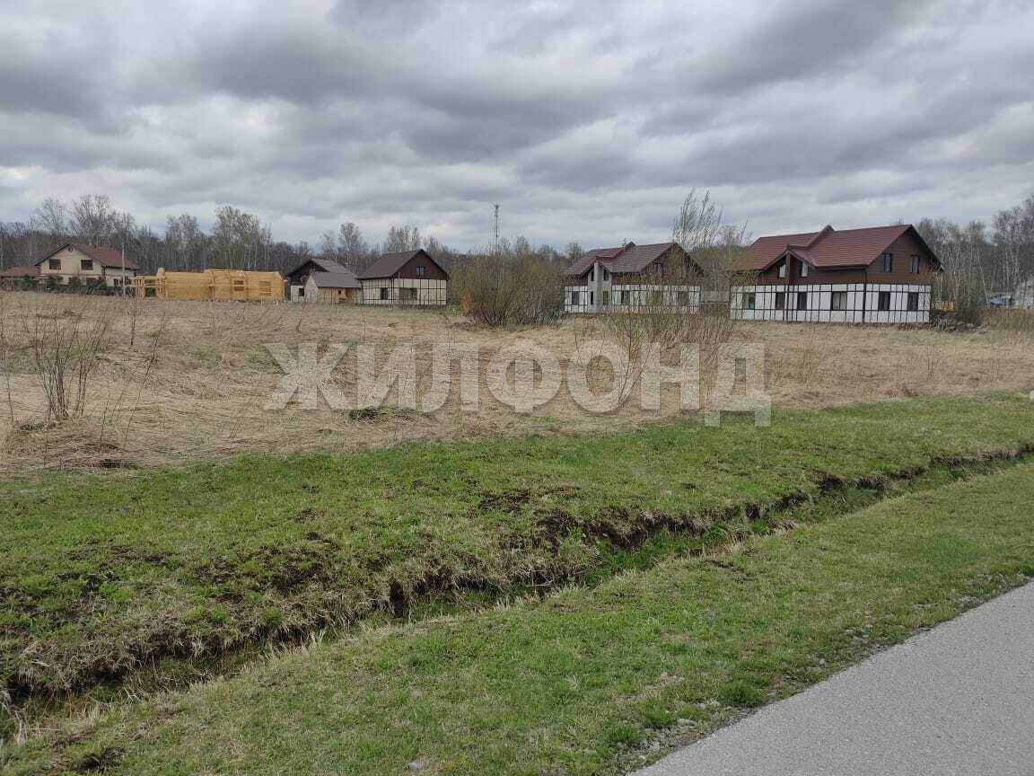 Продам земельный участок 700 м.кв.