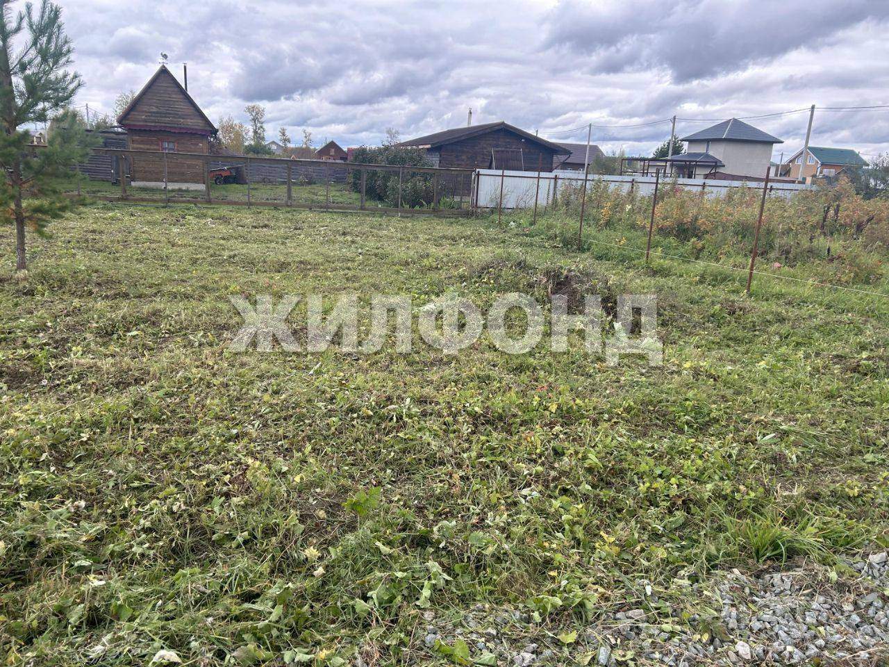 Продам земельный участок 600 м.кв.