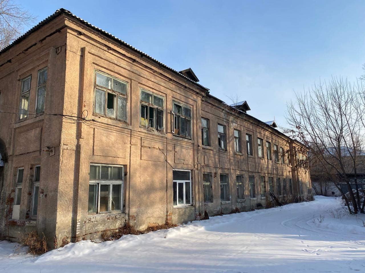 Продам торговое помещение 1376.2 м.кв.