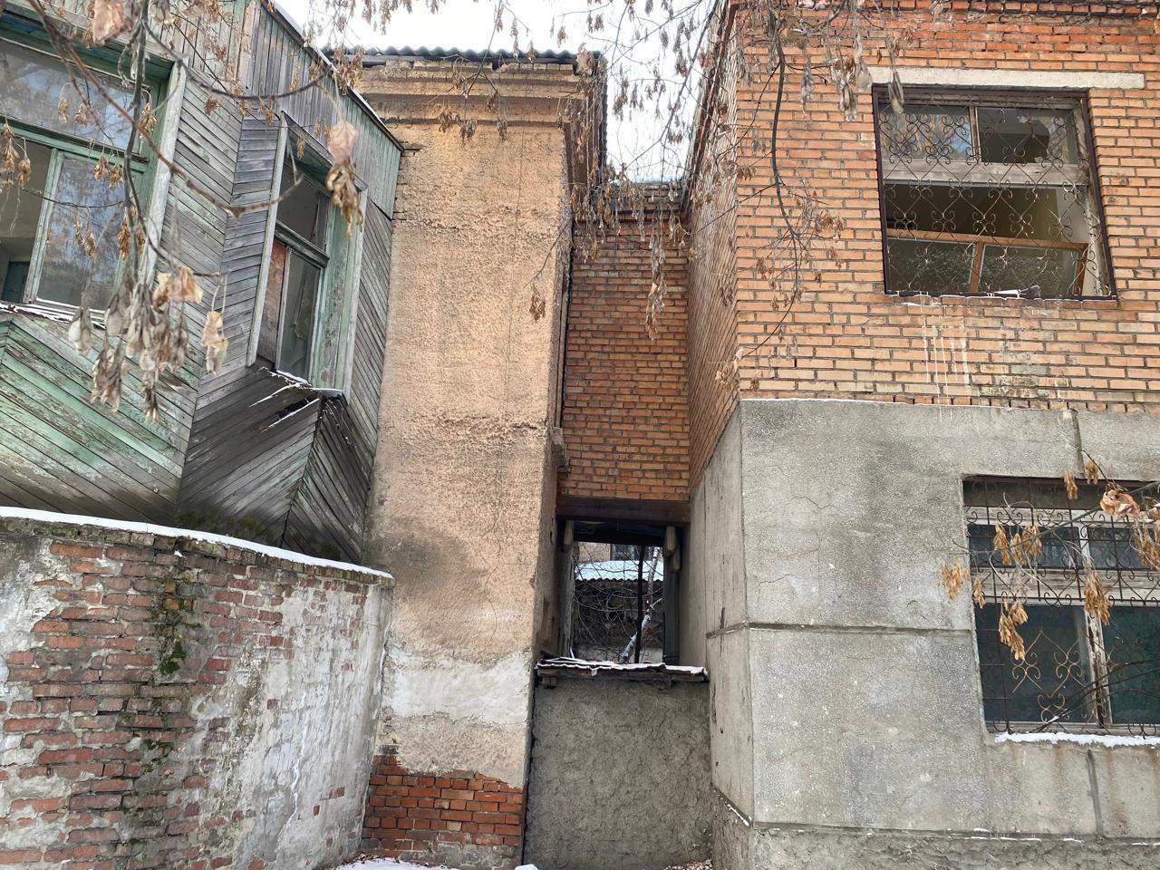Продам торговое помещение 1376.2 м.кв.