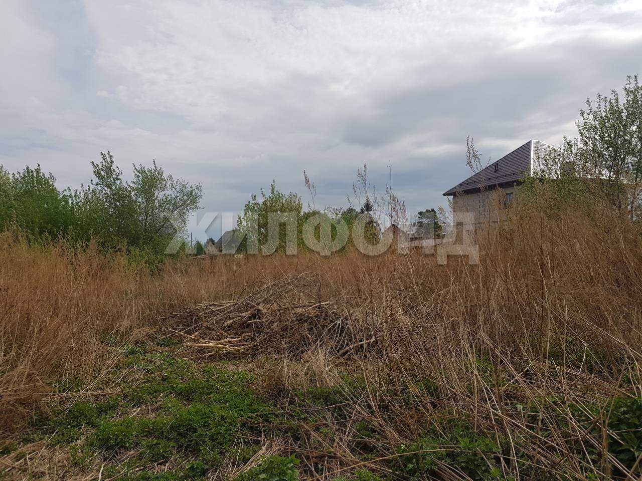 Продам земельный участок 1800 м.кв.