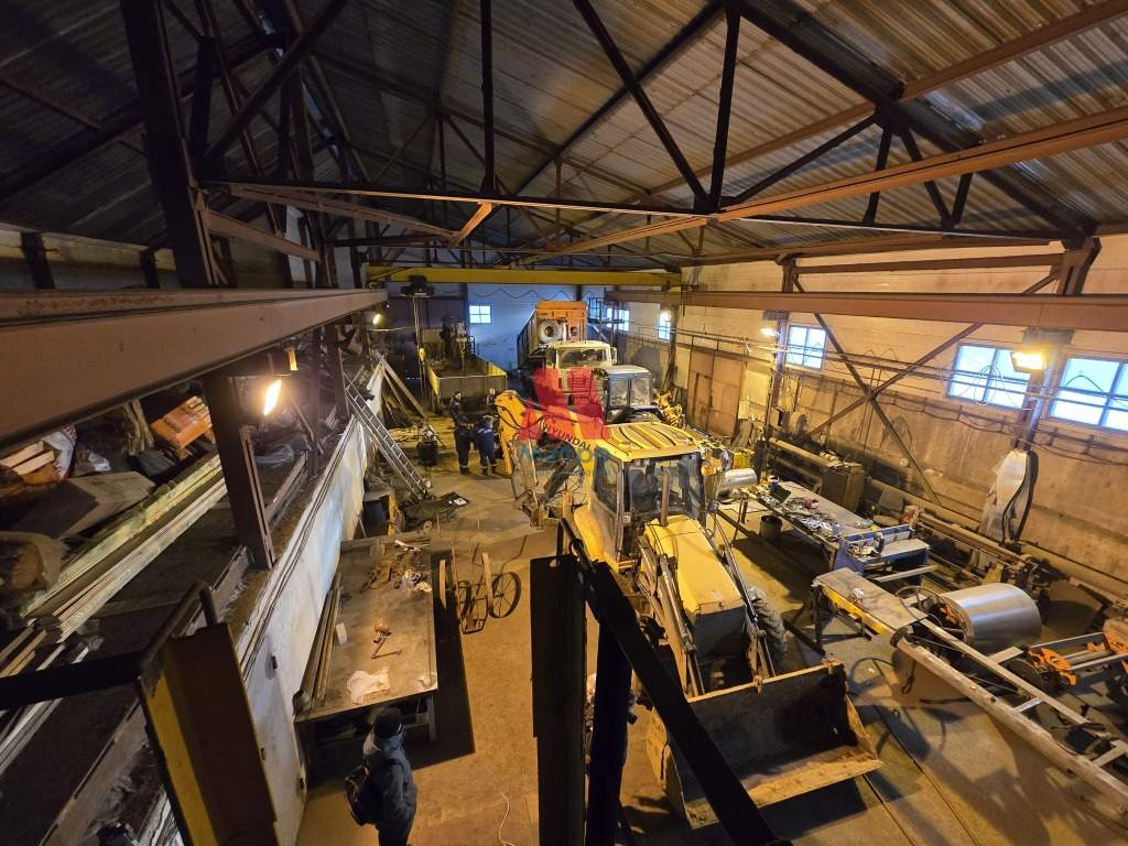 Продам торговое помещение 2100 м.кв.